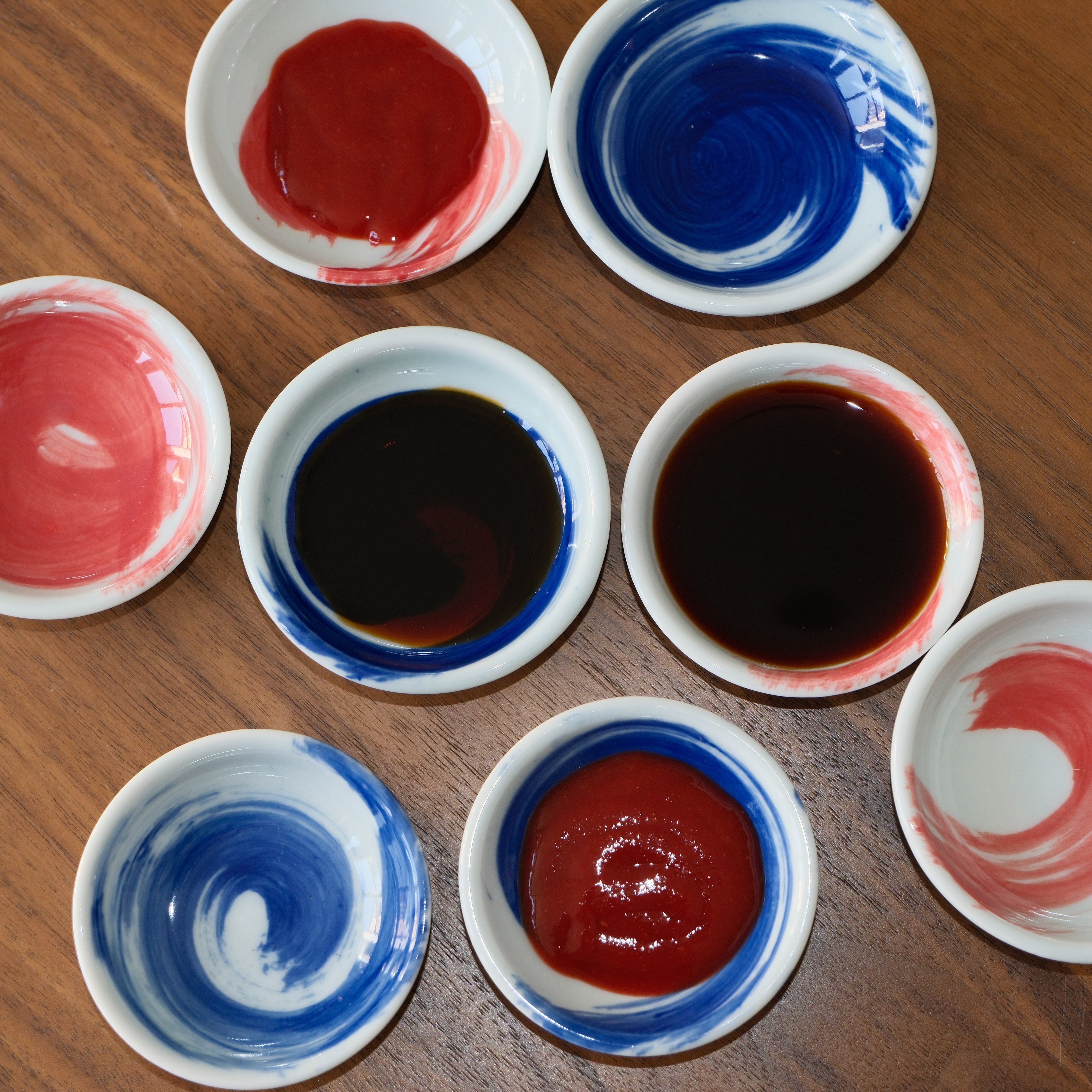 Brush stroke dishes