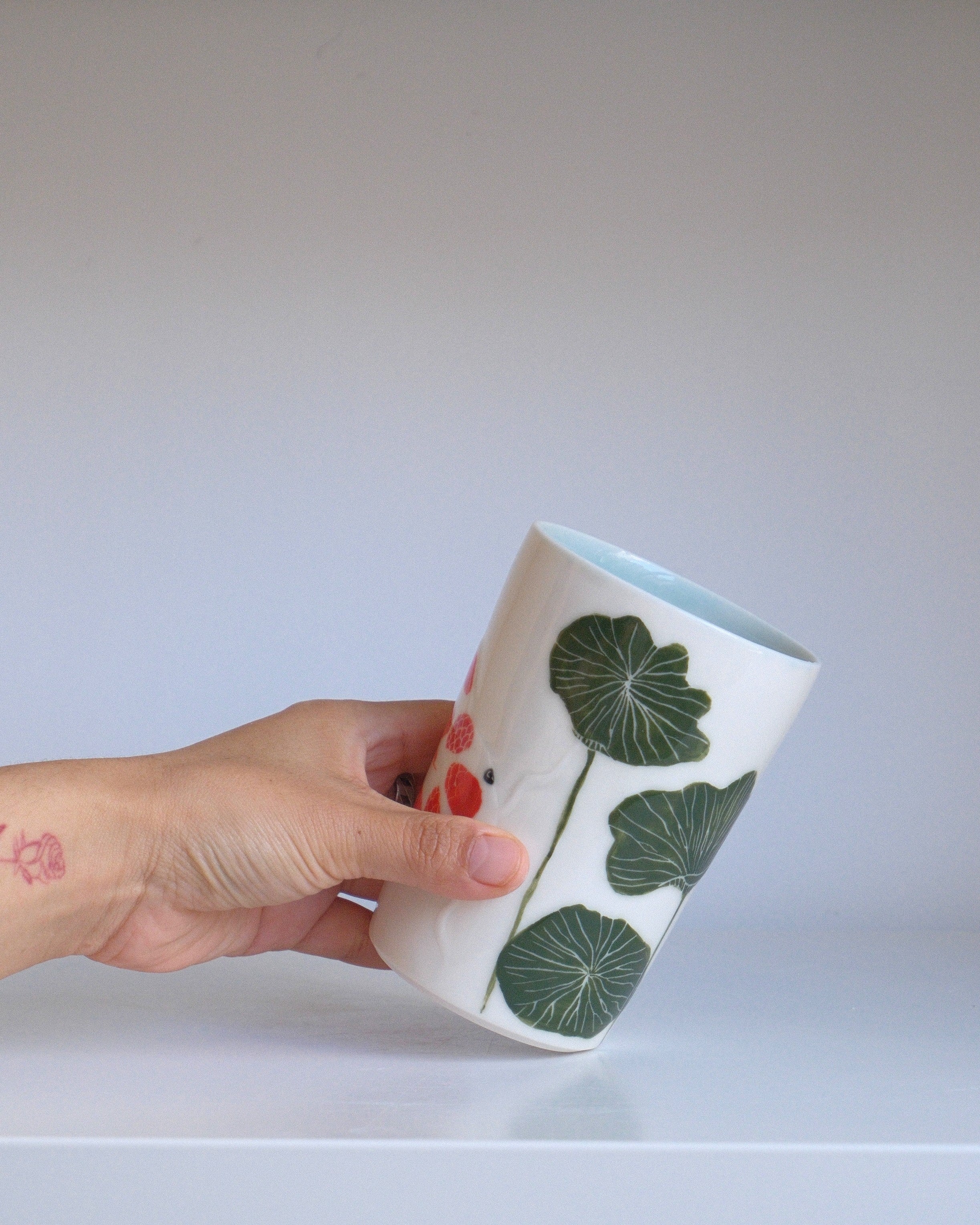 Porcelain Tumbler 001 - A Lone Koi & Pond Lilies 450ml
