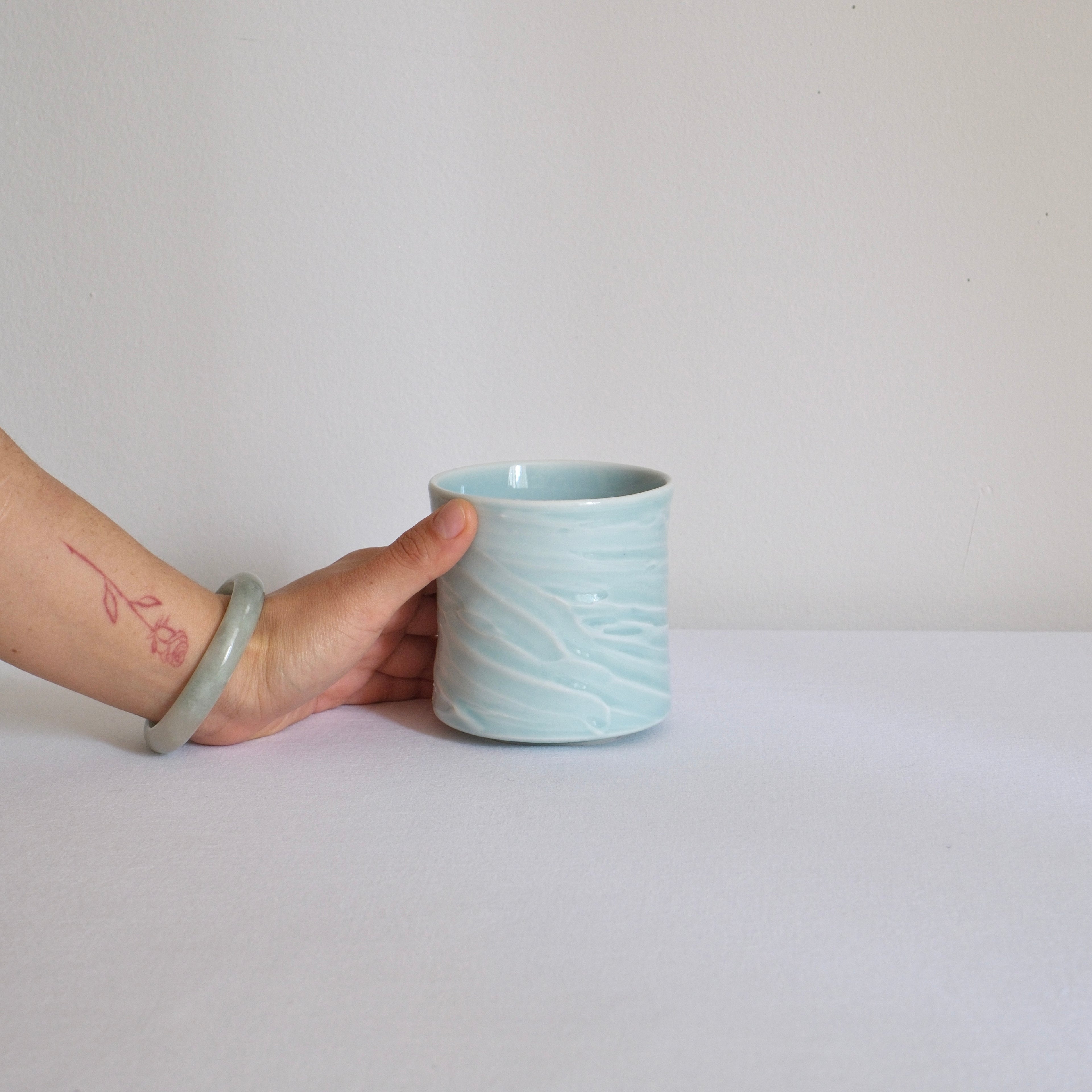 Slip textured Cup 018 "Celadon Blue" - 360ml