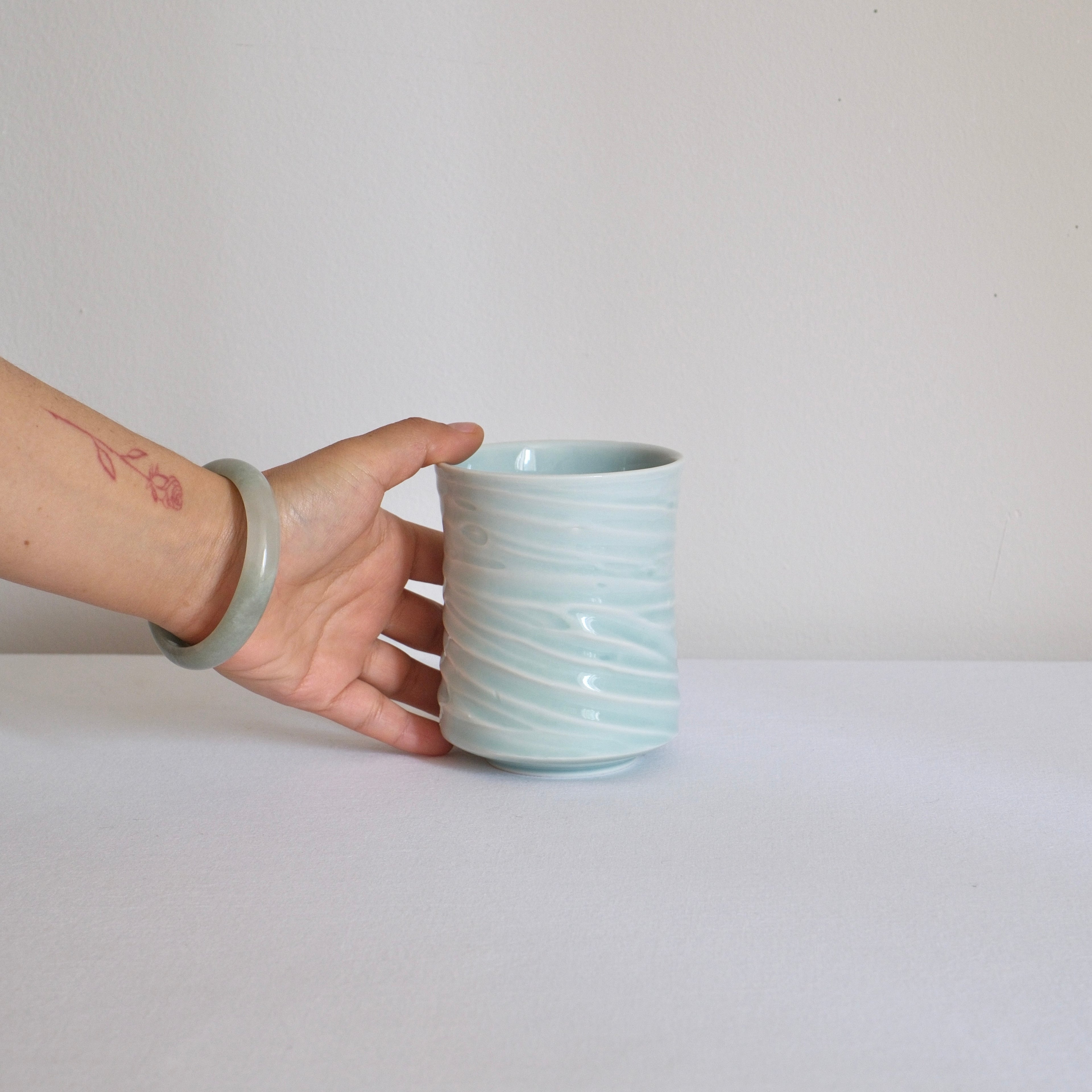 Slip textured Cup 019 "Celadon Blue" - 400ml