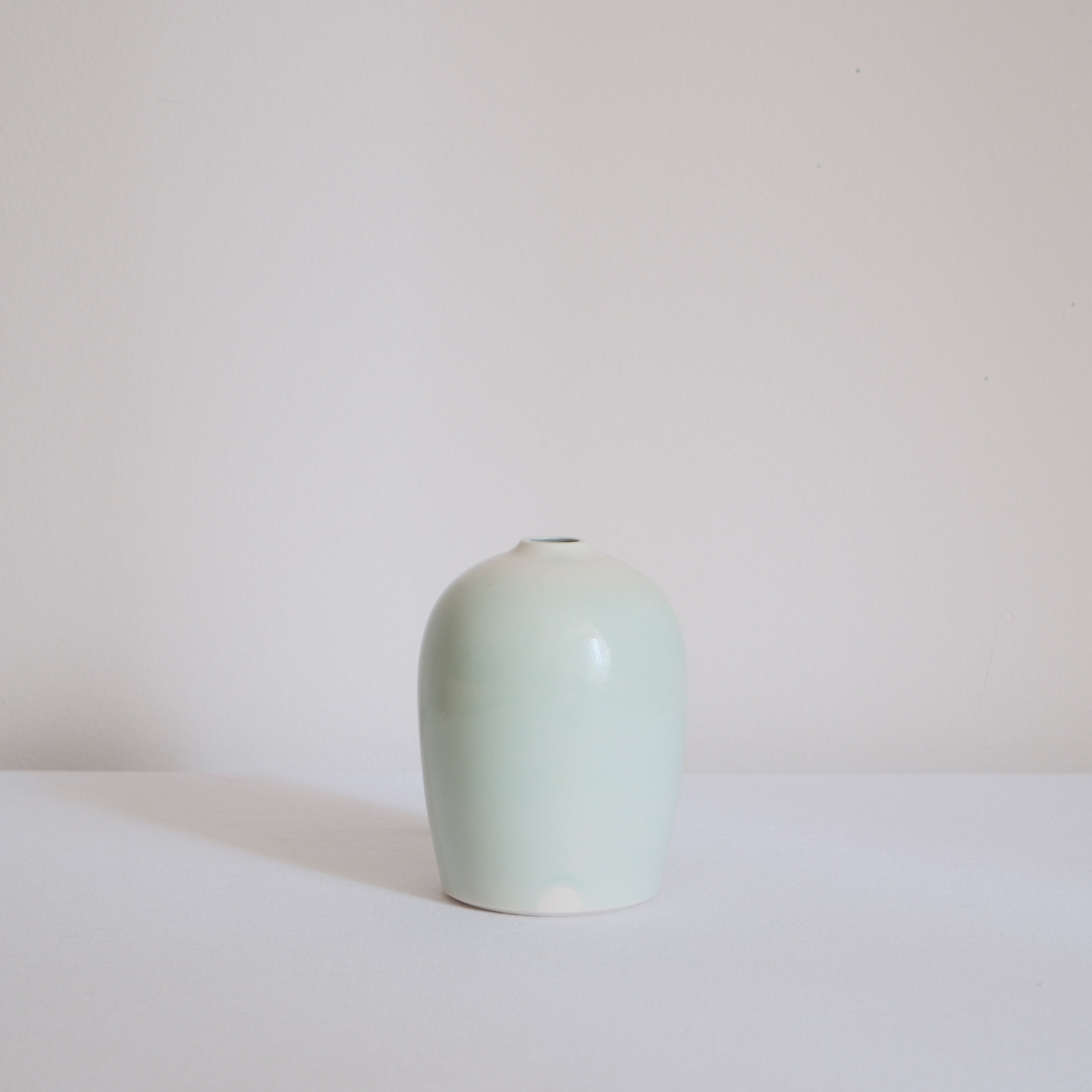 Porcelain bud vase 001