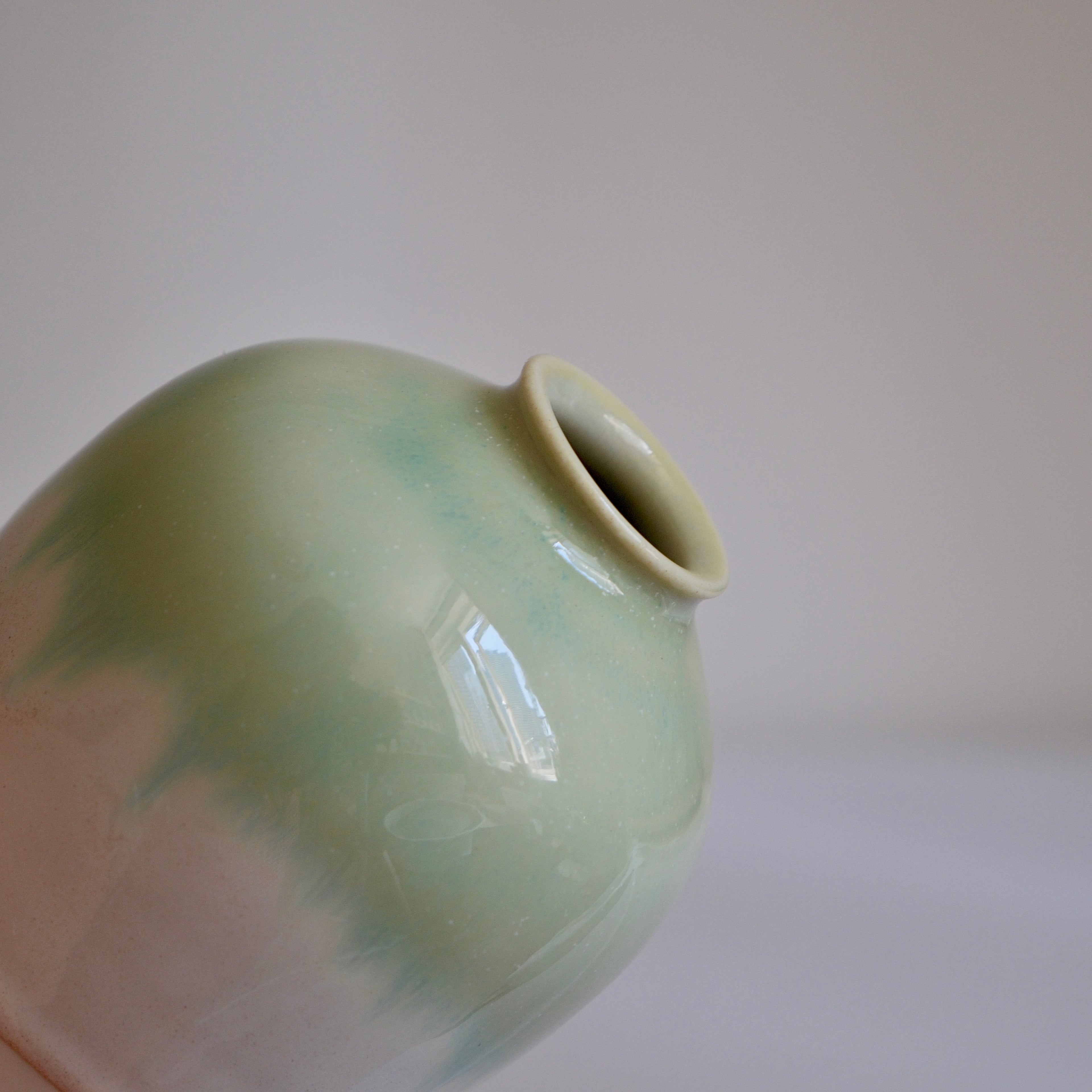 Porcelain bud vase 002