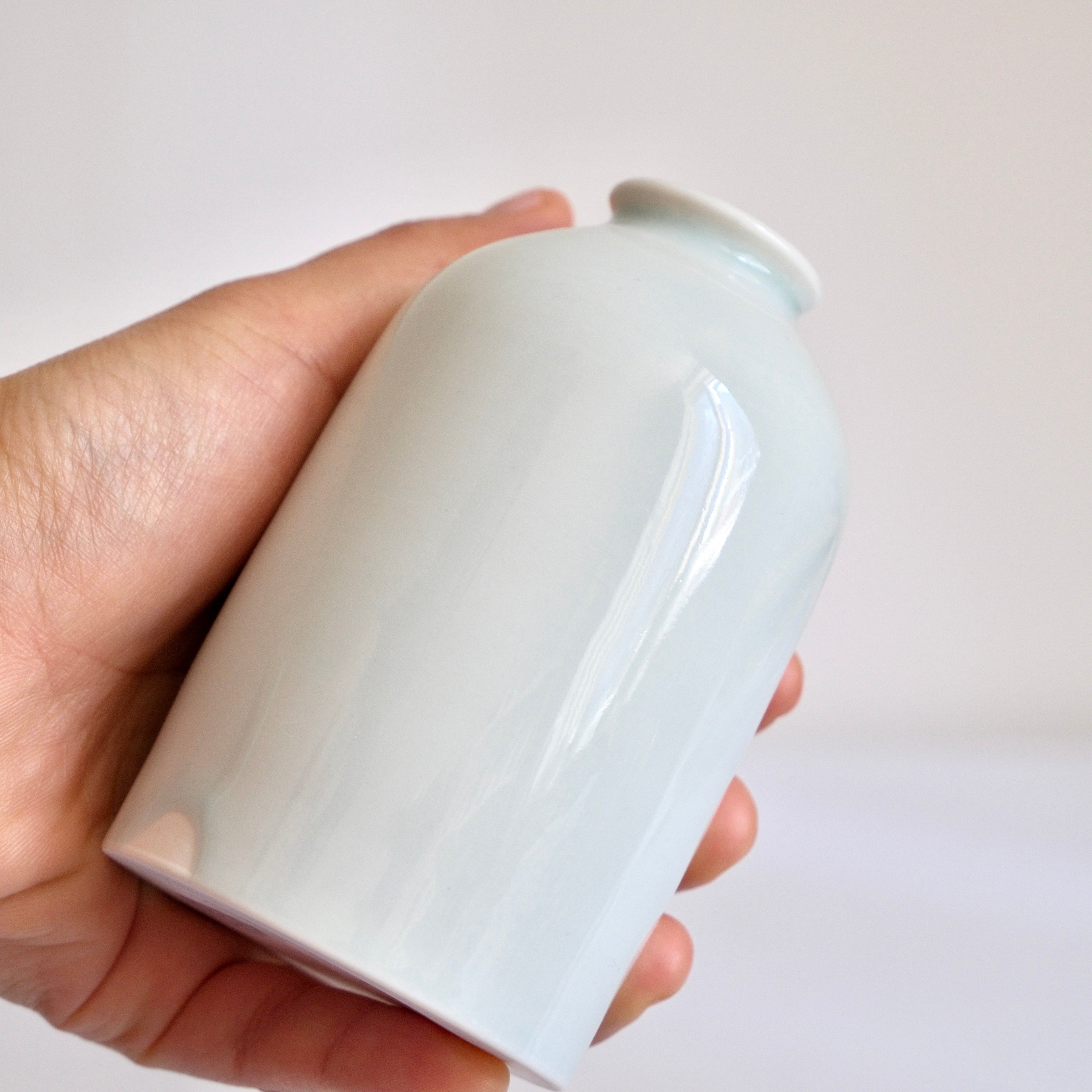 Porcelain bud vase 003