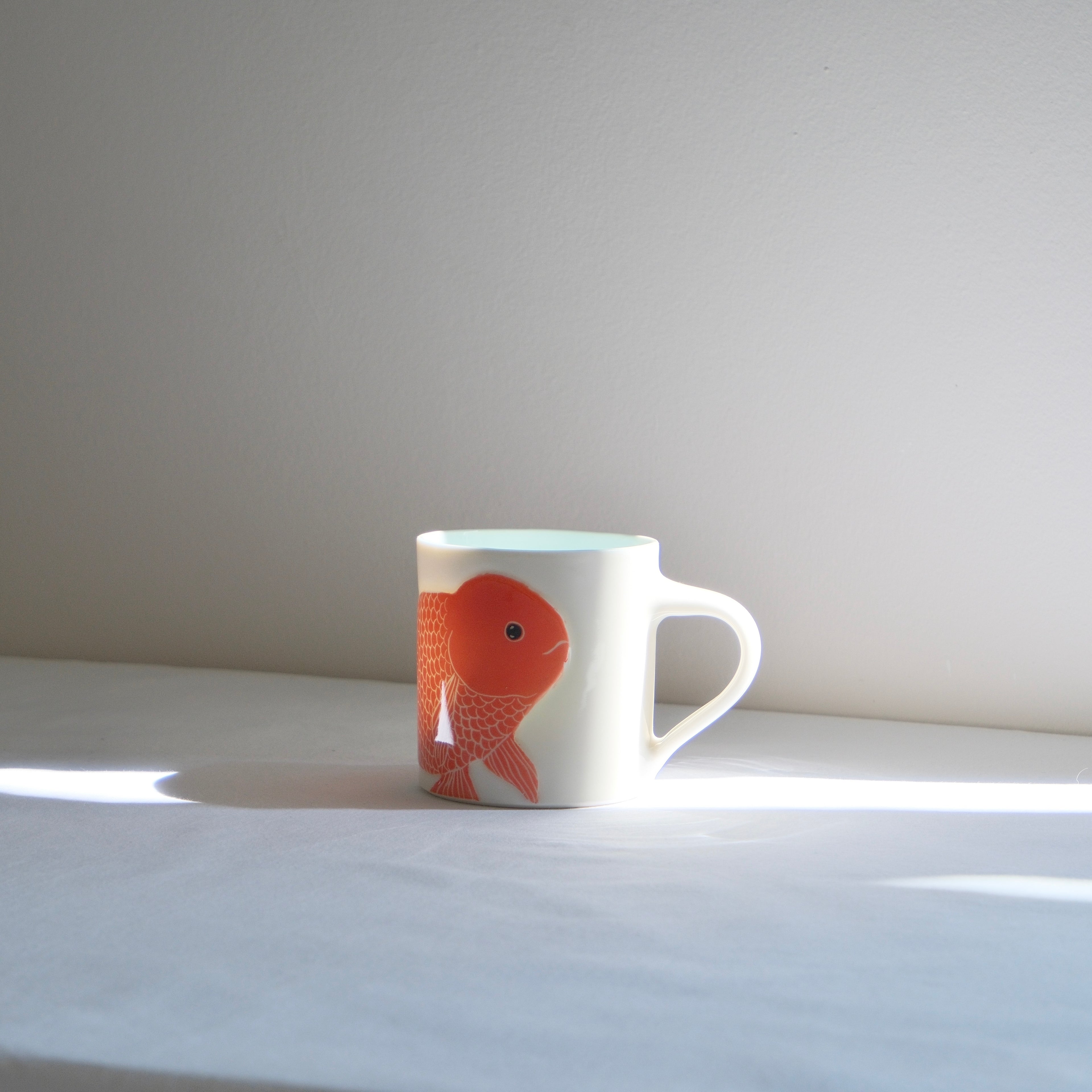 [SECONDS] Adrift Porcelain Mug 009 - Goldfish 370ml