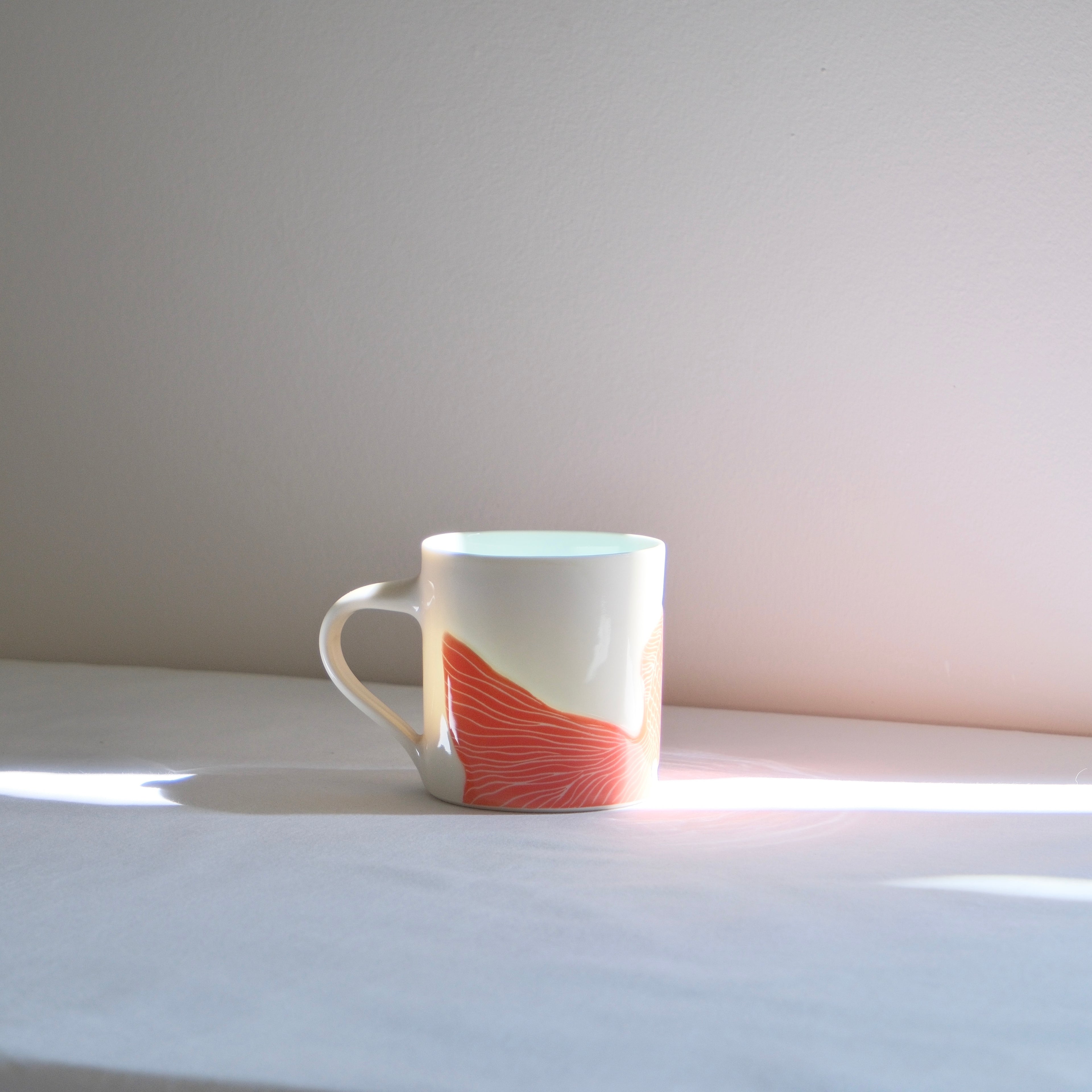 [SECONDS] Adrift Porcelain Mug 009 - Goldfish 370ml